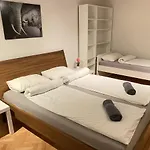 Pod Gradom Πανσιόν *