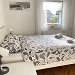 Pod Gradom Πανσιόν *