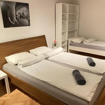 Pod Gradom Penzion *